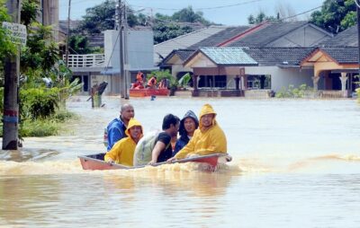 "Tak ramai yang tahu betapa teruknya banjir di Terengganu sekarang, tolong kami..."