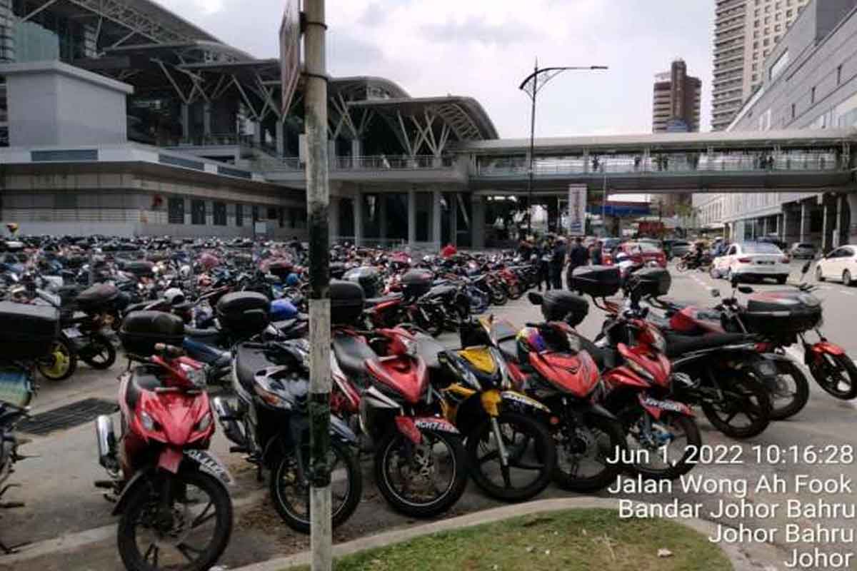 Motosikal parking di Jalan Tun Abdul Razak JB 'lesap', rupanya ini yang jadi